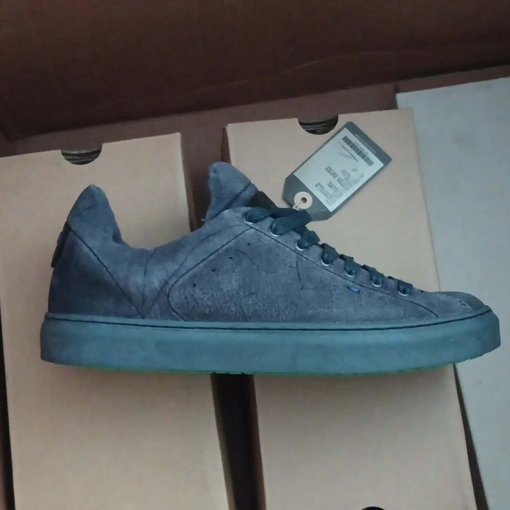 - Satorisan Men's Somerville Winter Smoke Sneakers. Size 42  US (8.5 Men)